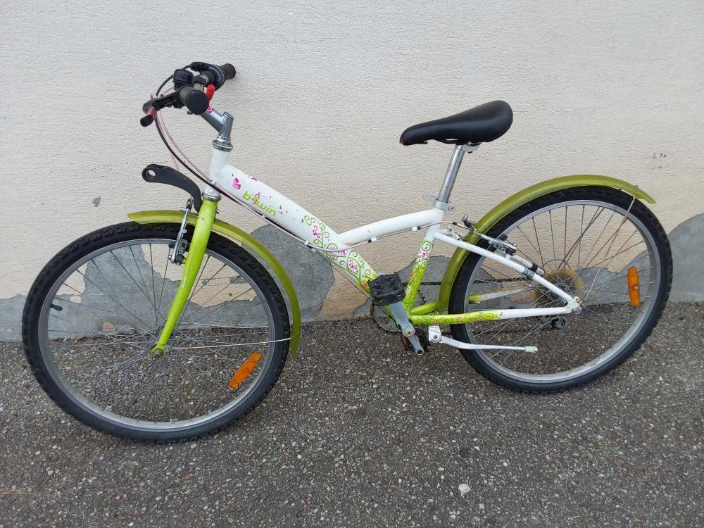 VELO POUR ENFANT B'TWIN BLANC ET VERT