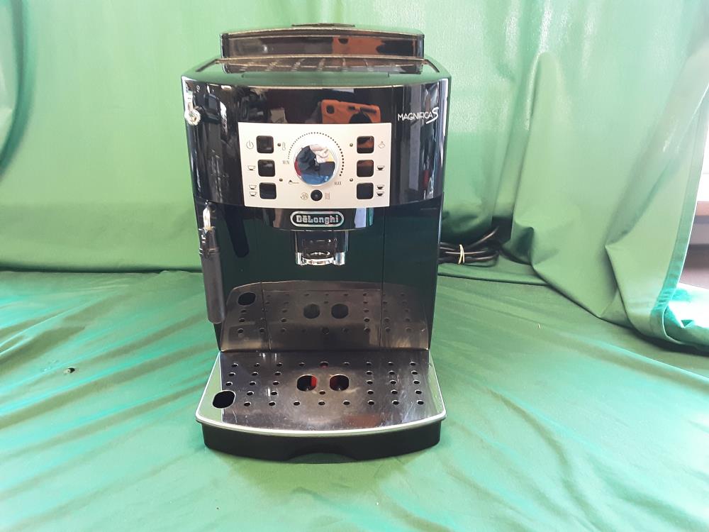 MACHINE A CAFE DELONGHI MAGNIFICA S
