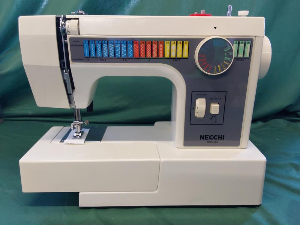 MACHINE À COUDRE NECCHI