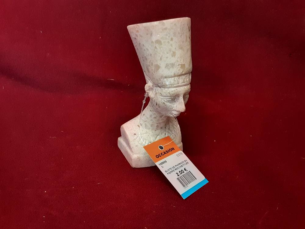 BUSTE DE PHARAON EN PIERRE RECONSTITUEE