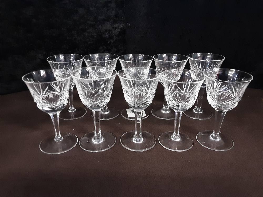LOT DE 10 VERRES À SCHNAPS