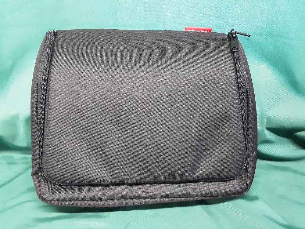 TROUSSE (8) DE TOILETTE NOIRE DE LA MARQUE REISENTHAL