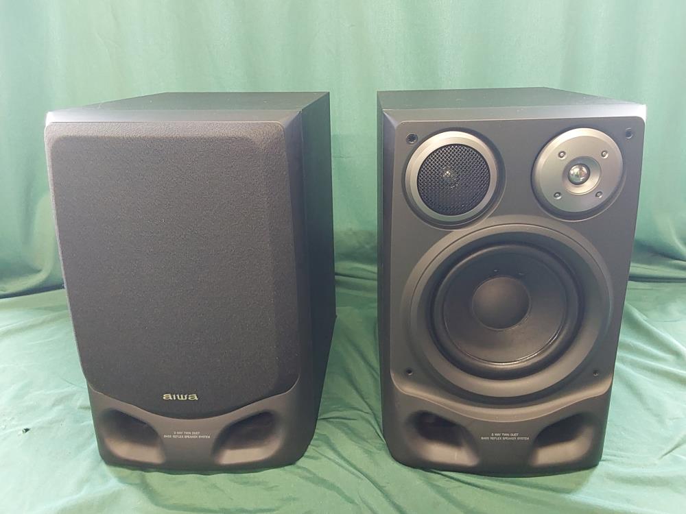 PAIRE DE HAUT PARLEUR AIWA 150W AVEC SUPPORT MURALE