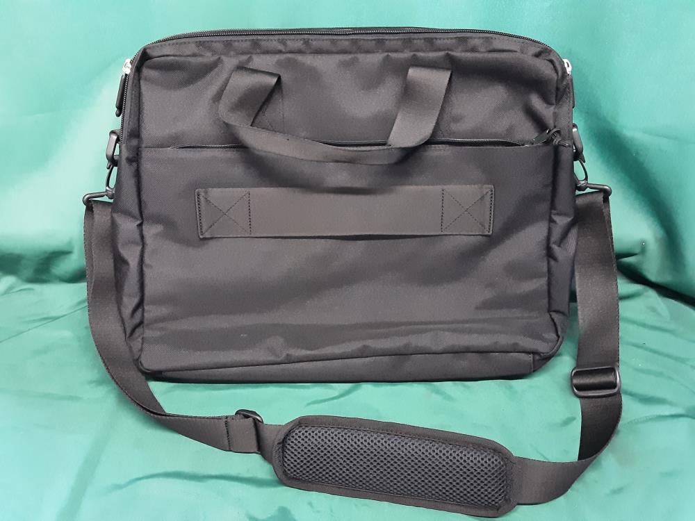 SAC (9) ORDINATEUR NOIR DE LA MARQUE REISENTHAL