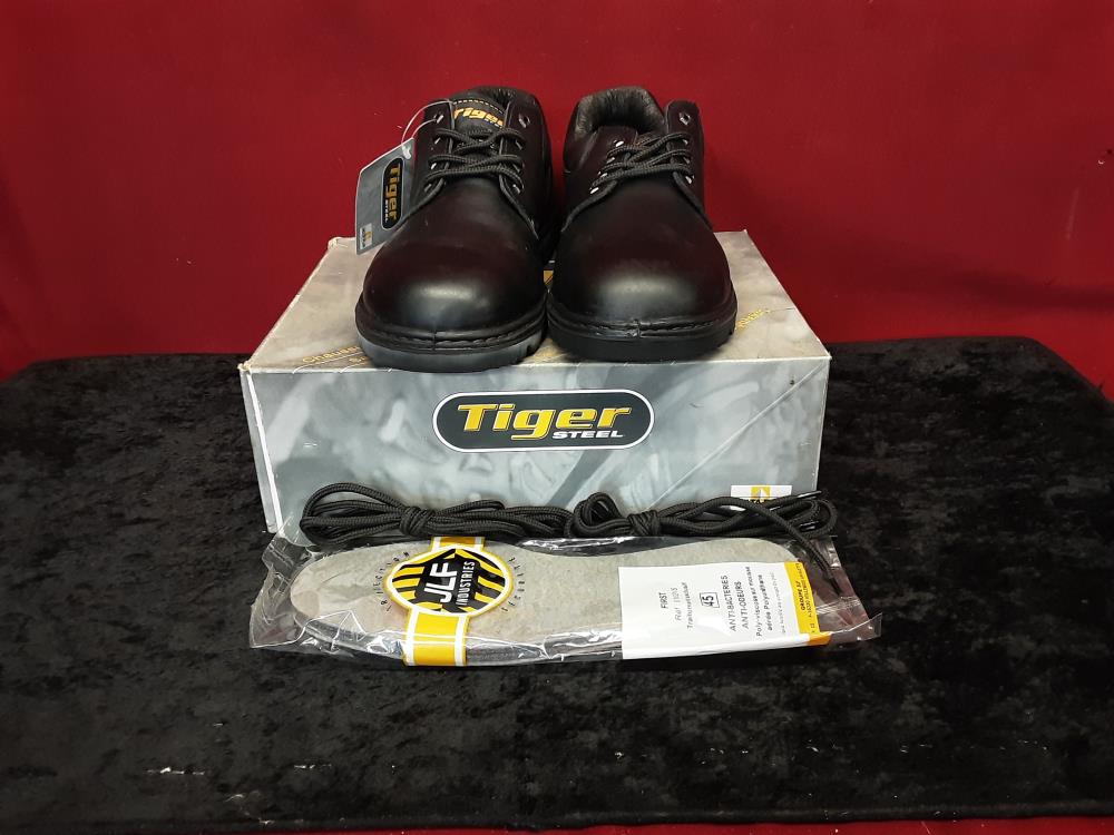 PAIRE DE CHAUSSURES DE SÉCURITÉ TAILLE 45