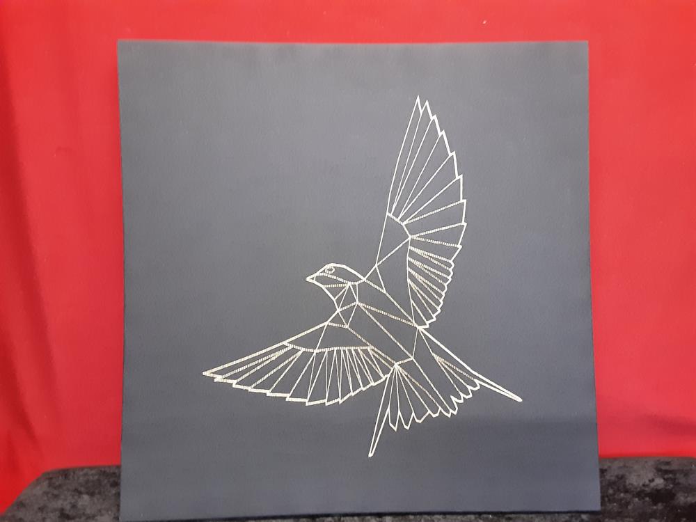 TABLEAU OISEAU FIL DORE FOND NOIRE