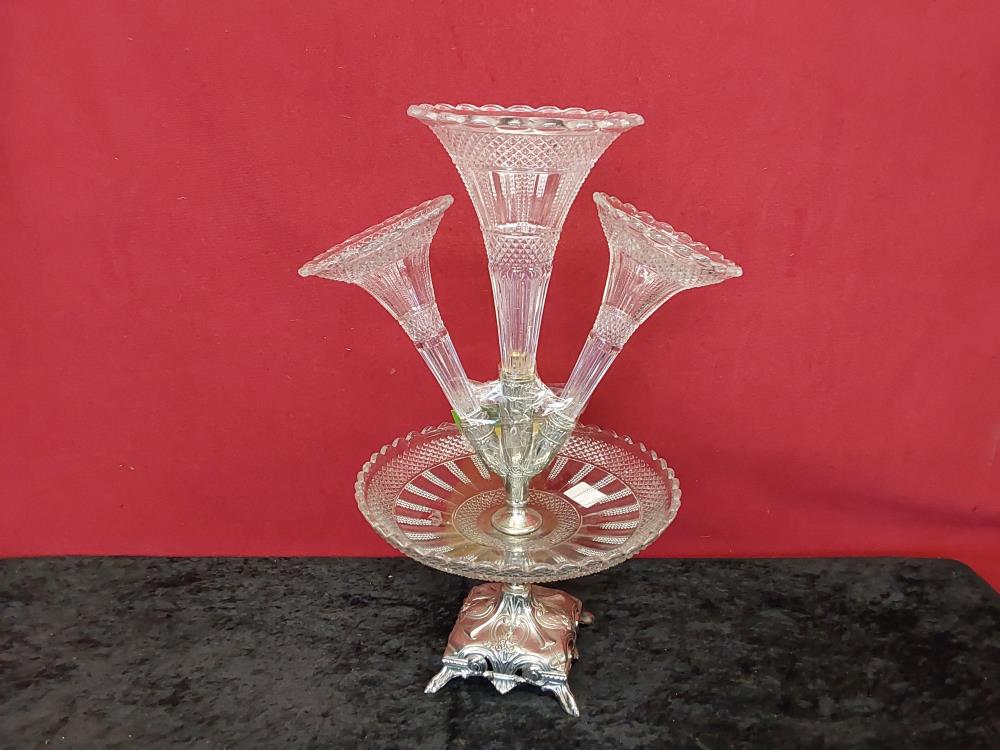 COUPELLE CENTRE DE TABLE VASES 3 TULIPES VERRE ET M.A