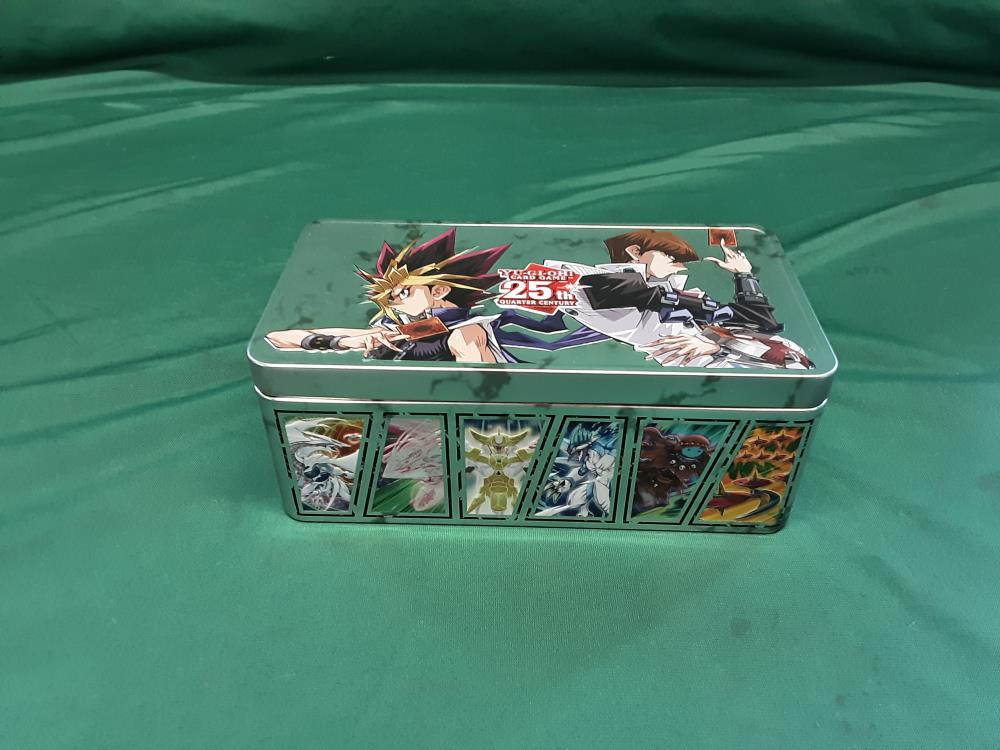 BOITE METALLIQUE YU-GI-OH AVEC 500 CARTES