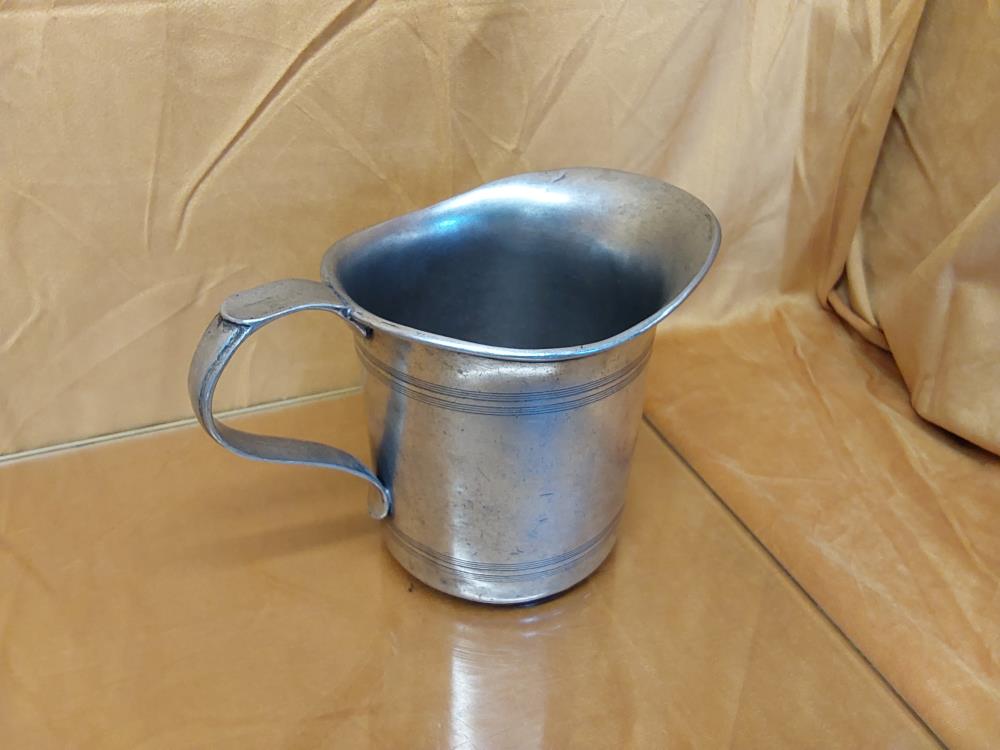 CRUCHE A LAIT EN ETAIN