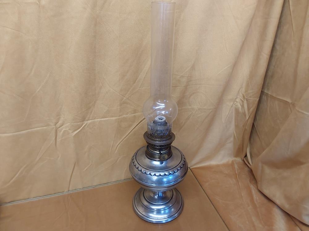 LAMPE A PETROLE EN ETAIN