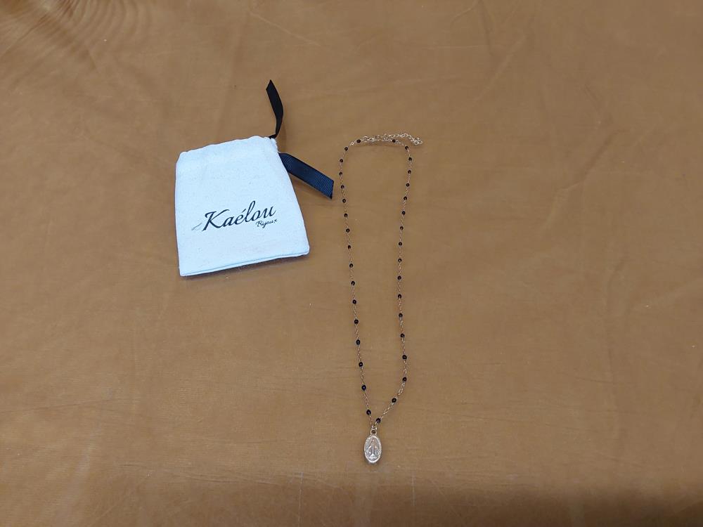 COLLIER DORÉ AVEC PETIES PERLES FANTAISIES PENDENTIF OVAL