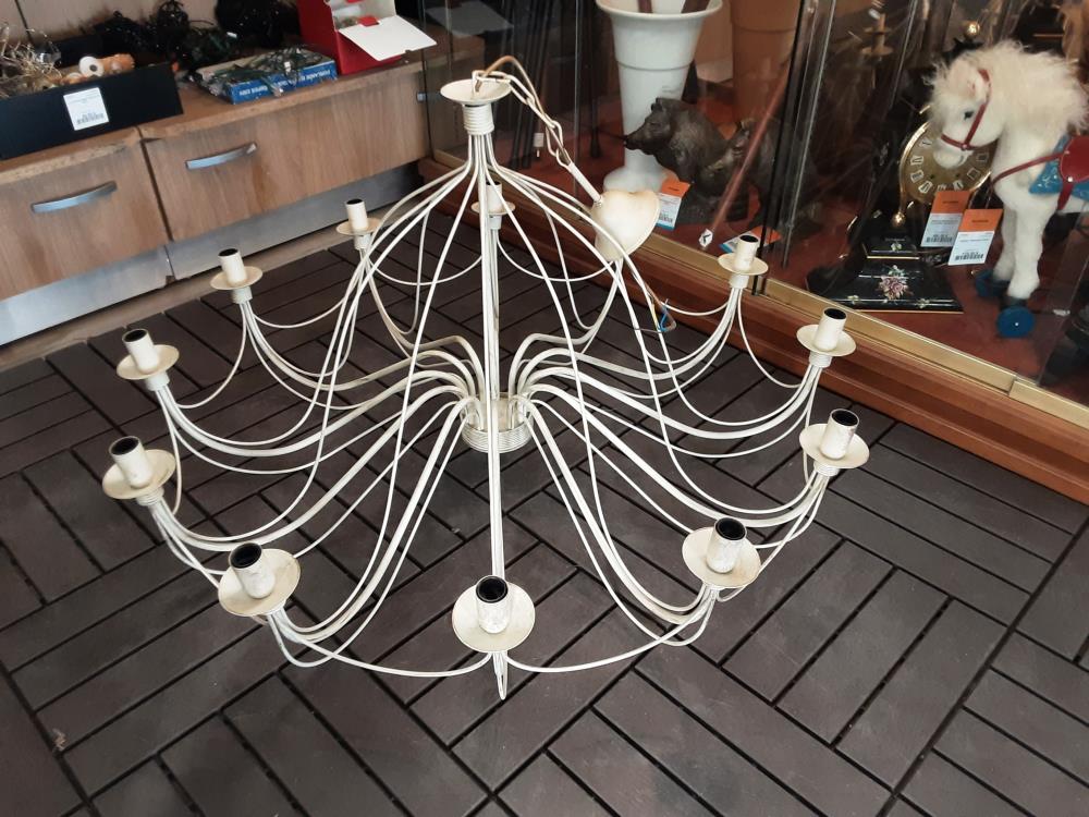 LUSTRE 12 BRANCHES EN METAL COULEUR CREME  102 CM