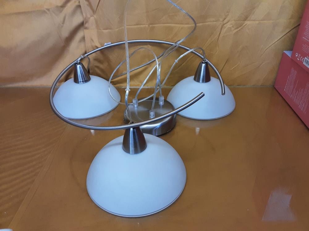 LUSTRE 3 CLOCHES METAL ET VERRES