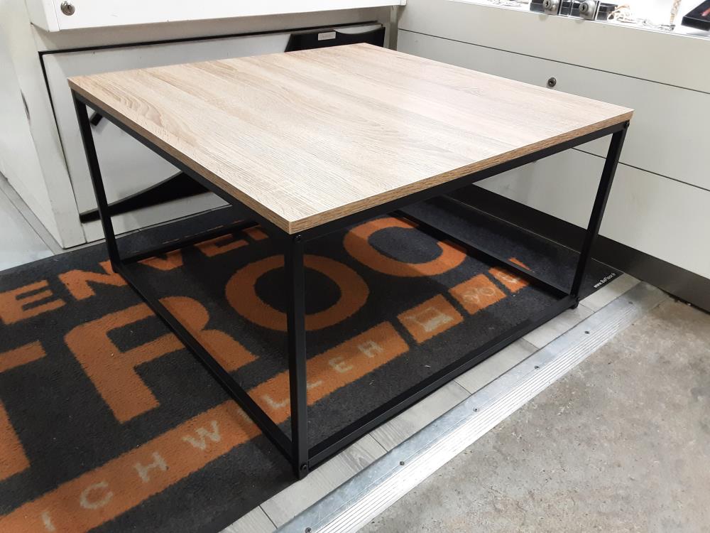 TABLE BASSE CARREE METAL ET PLATEAU COLORIS BOIS