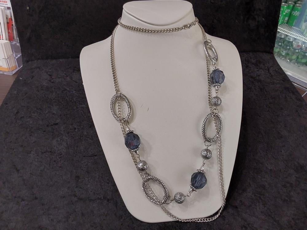 SAUTOIRE COLORIS ARGENTÉ PERLES NOIRES