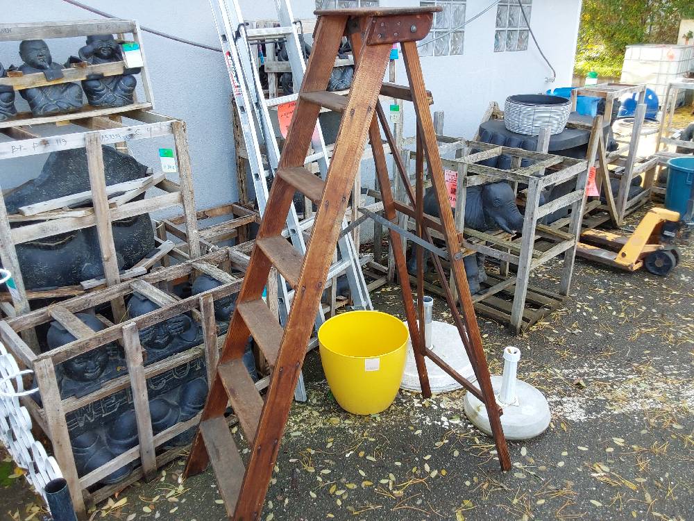 ESCABEAU 7 MARCHES EN BOIS