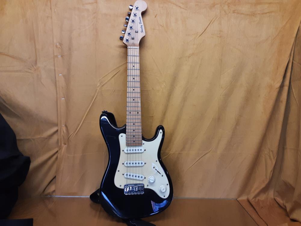 GUITARE ELECTRIQUE ENFANT NOIR ET BEIGE HARLEY BENTON