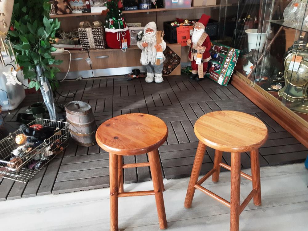 TABOURET EN PIN ROND