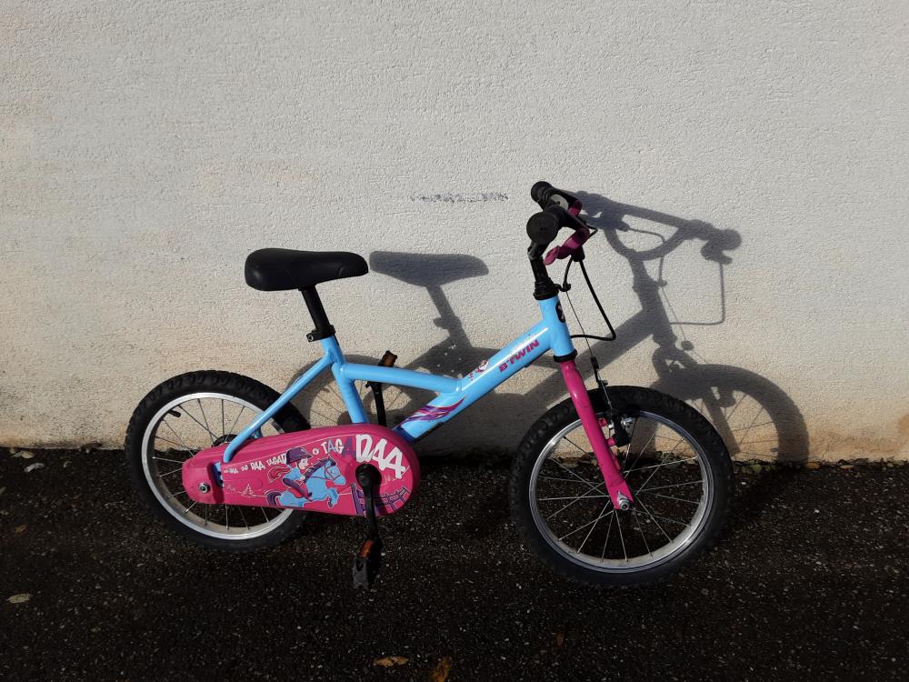VELO ENFANT BTWIN ROSE ET BLEU 16 POUCES