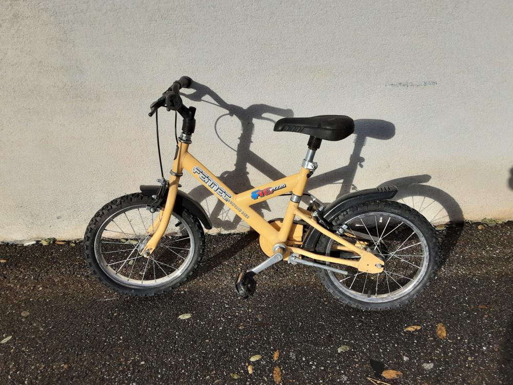 VELO ENFANT FENNEC JAUNE ET NOIR 16 POUCES