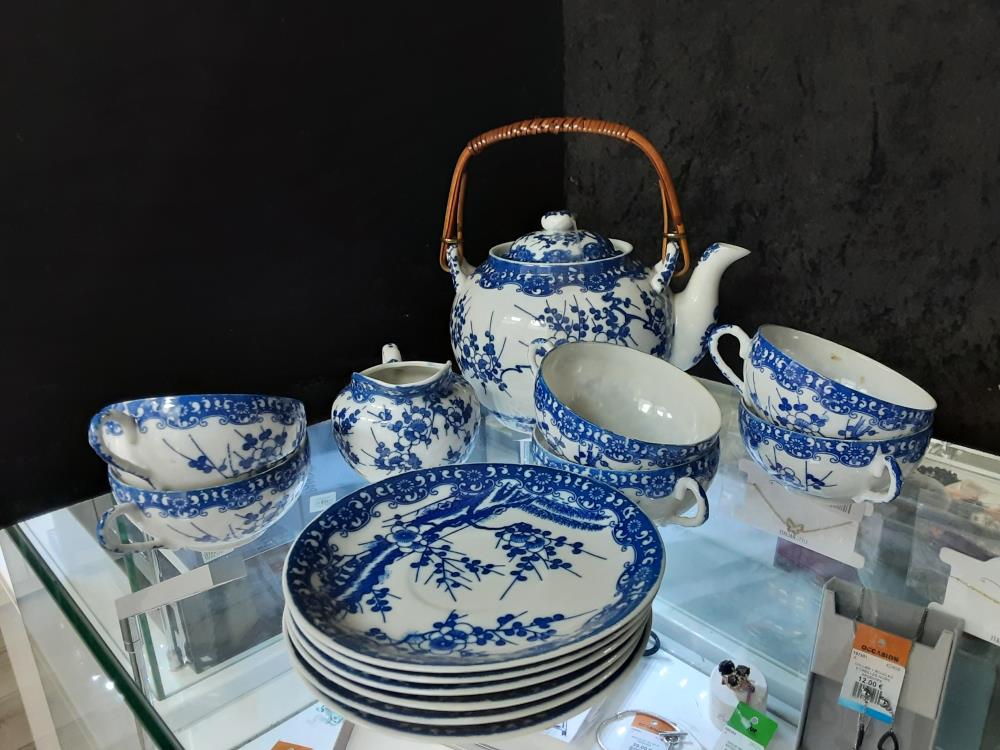 SERVICE A THE ASIATIQUE BLEU ET BLANC 6 PERS.