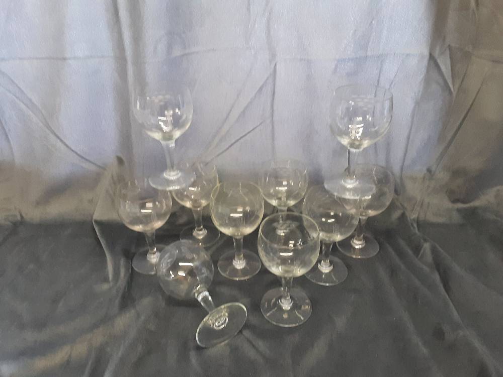 LOT DE 10 VERRES A VIN 