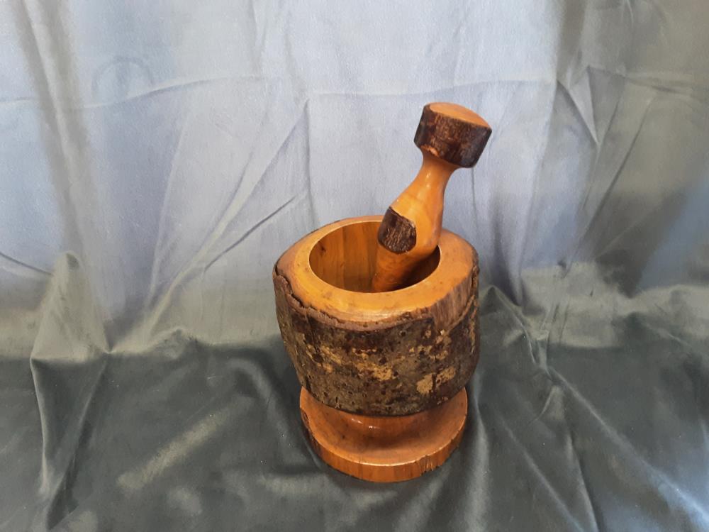 MORTIER ET PILON BOIS NATUREL SUR PIED 