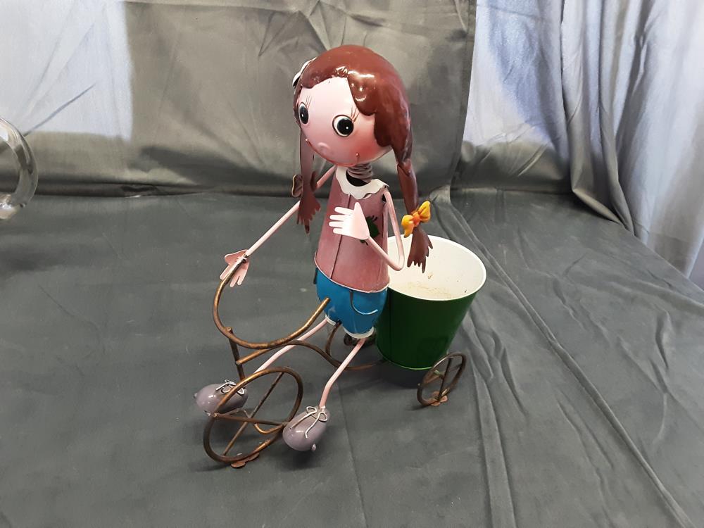 CACHE POT FILLETTE METAL