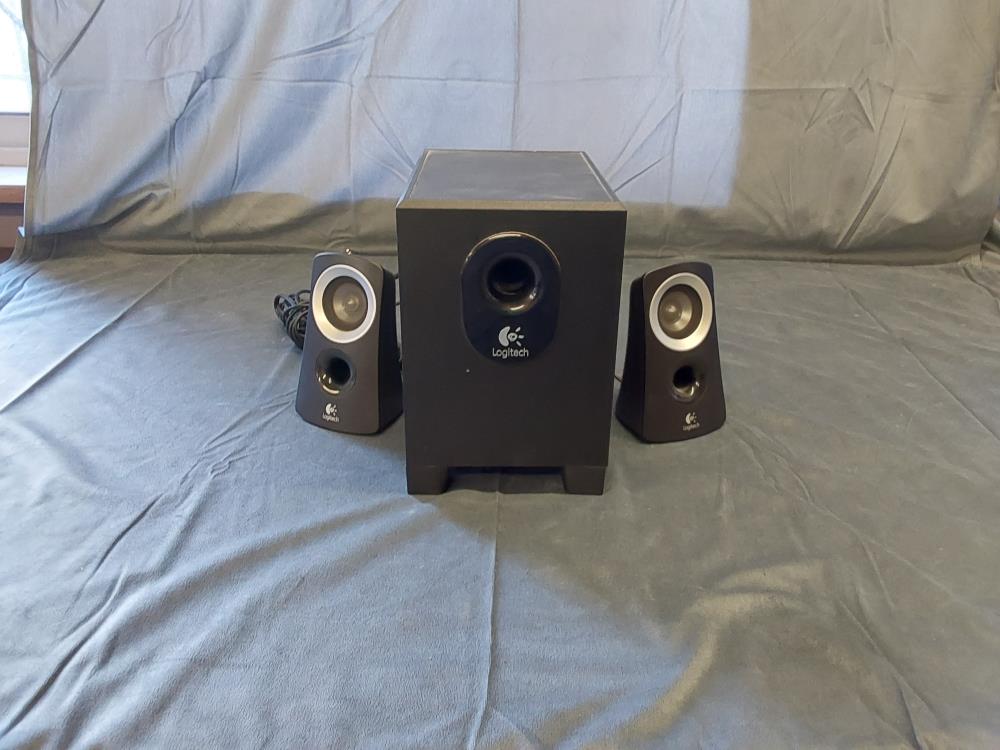 LOT DE 2 HP + CAISSON LOGITEC