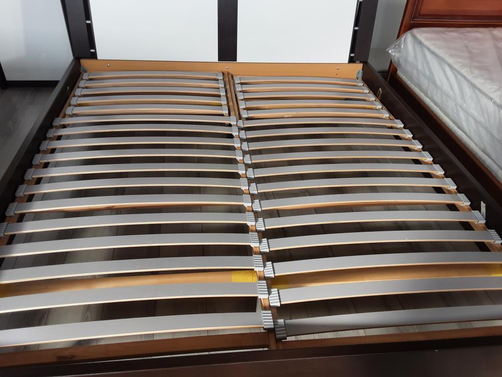 CHAMBRE A COUCHER 1 ARMOIRE 5 PORTES 1 LIT 180X200 2 SOMMIERS 90X200 2 CHEVETS