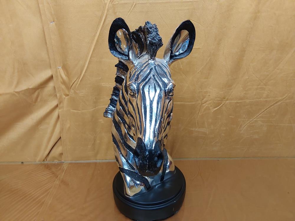 TETE DE ZEBREARGENTÉ ET NOIR HAUT 43CM