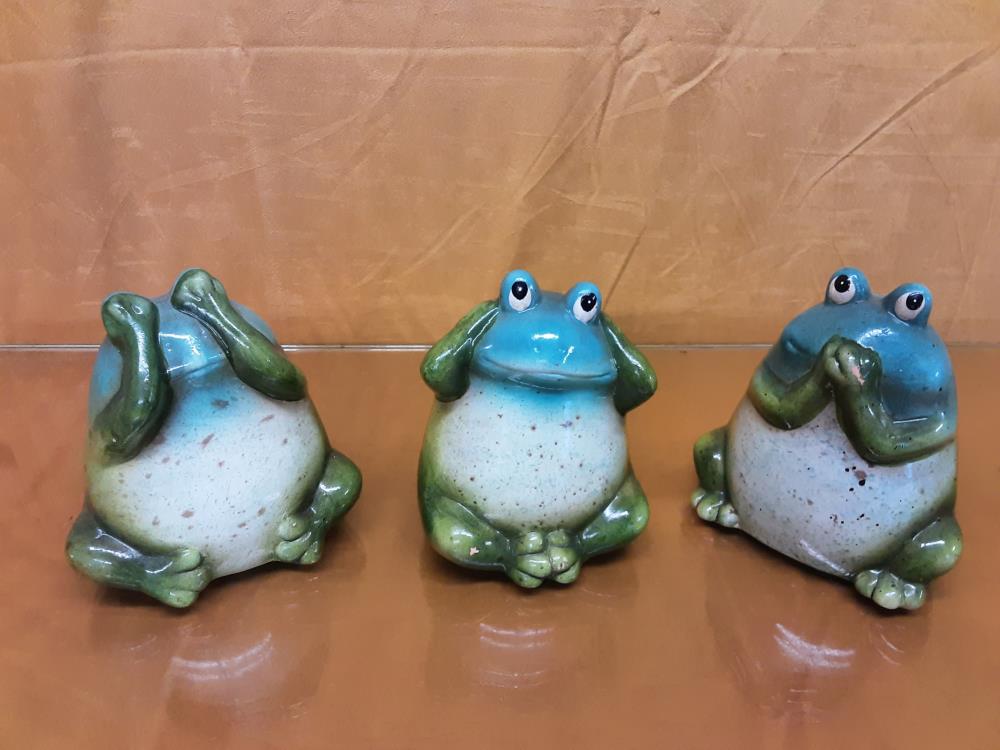 LOT DE 3 GRENOUILLES CERAMIQUE -SRIEN VOIR -SRIEN ENTENDRE -SRIEN DIRE