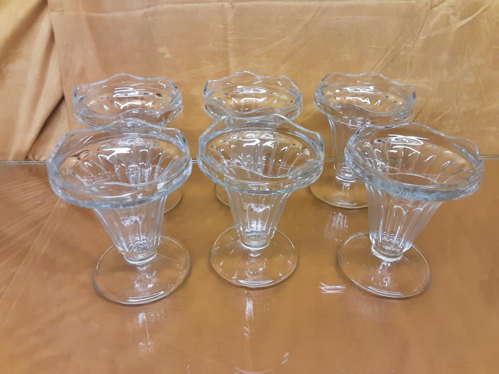 LOT DE 6 COUPES A GLACES EN VERRE