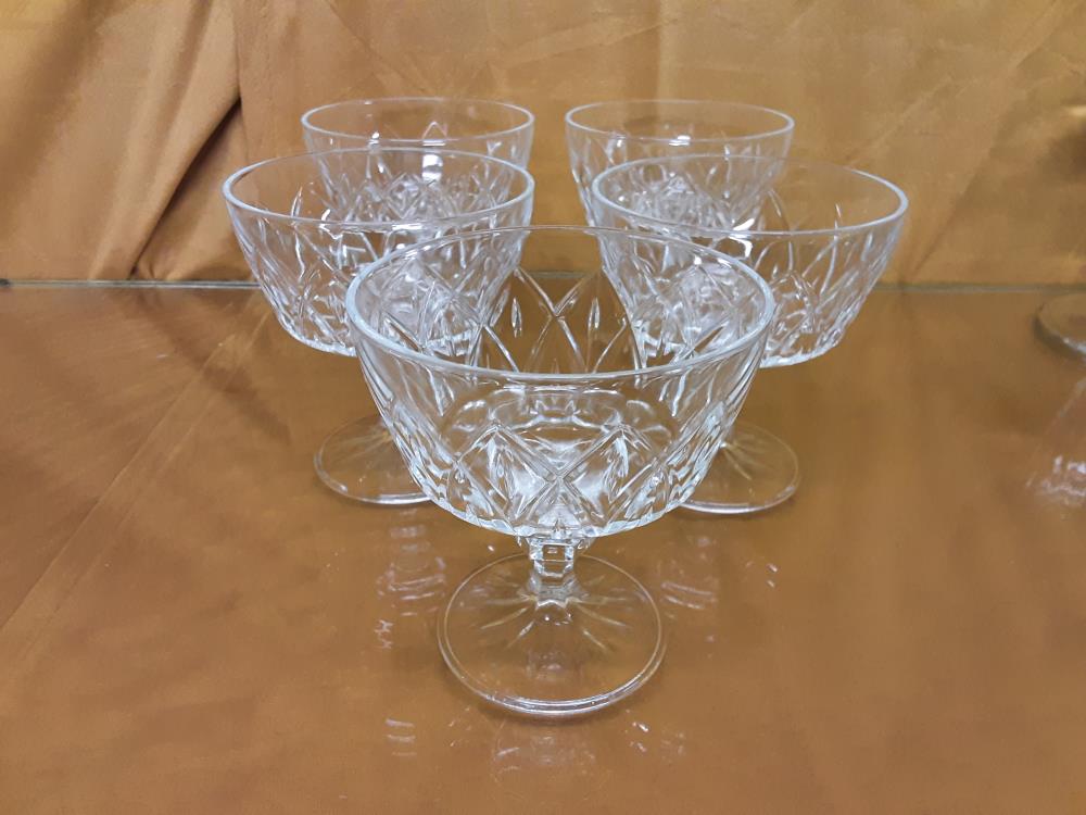 LOT DE 5 COUPES A FRUITS