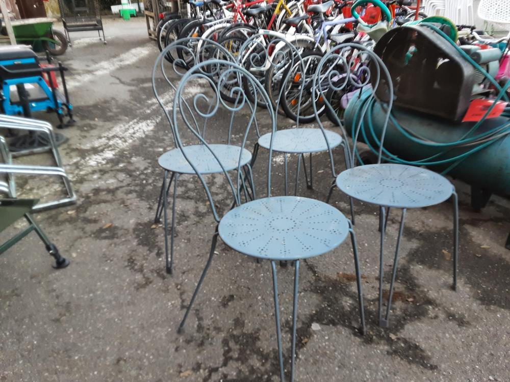 LOT 4 CHAISES DE JARDIN EN METAL GRIS
