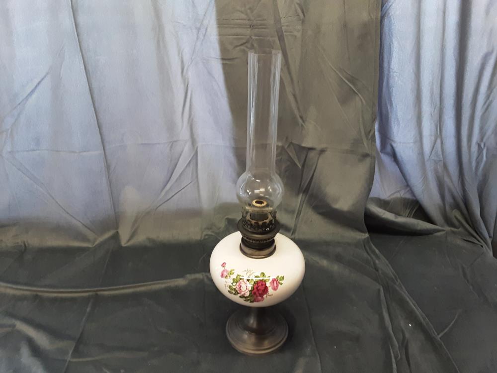 LAMPE A PÉTROLE AVEC VERRE