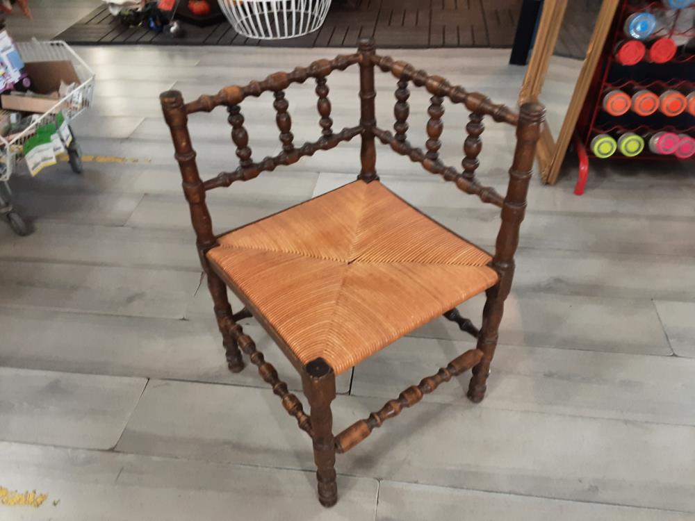 CHAISE D'ANGLE BOIS TORSADE ASSISE PAILLE
