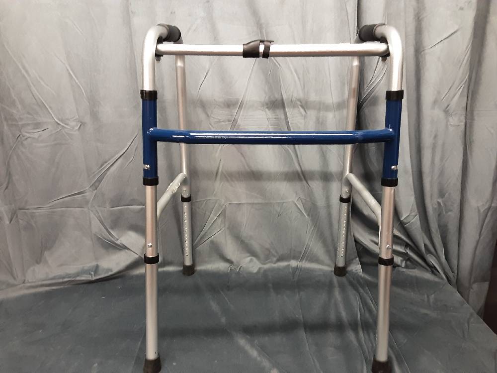 DÉAMBULATEUR PLIABLE EN MÉTAL 4 PIEDS 