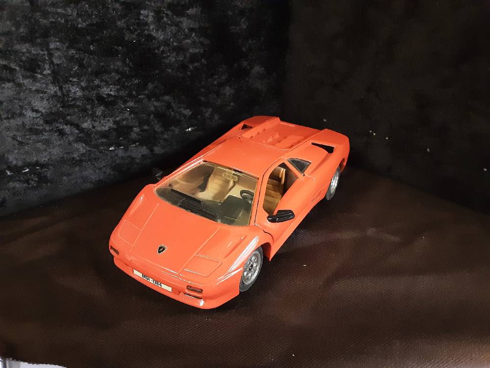 VOITURE MINIATURE 1:24 LAMBORGHINI ROUGE MAJORETTE