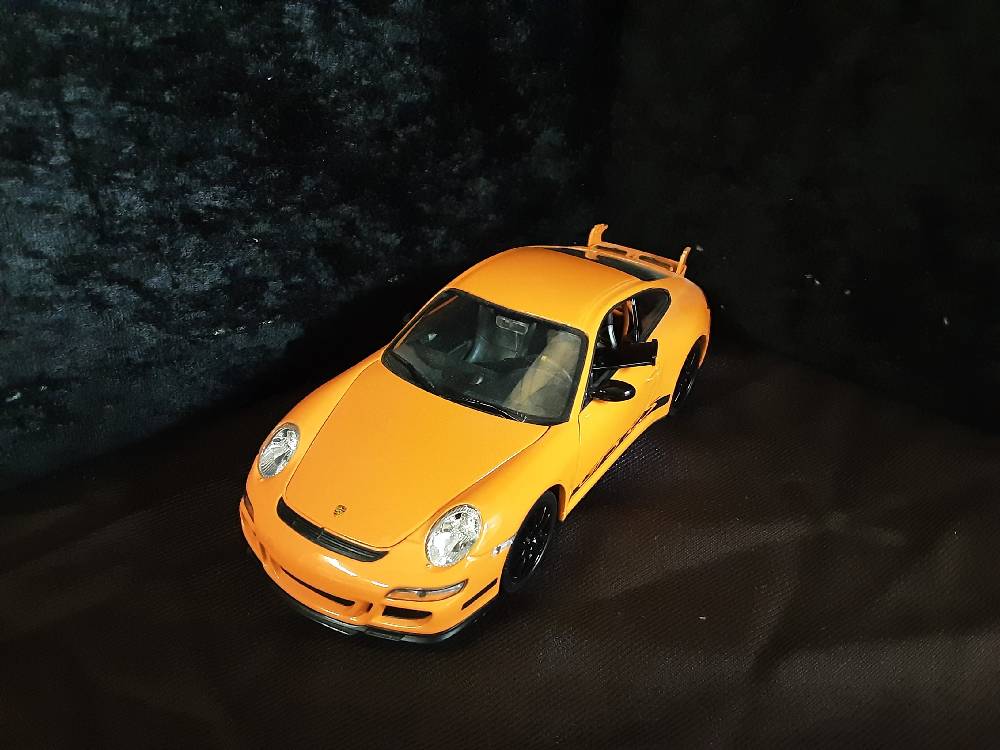 VOITURE MINIATURE 1:26 PORSCHE ORANGE À RESTAURER