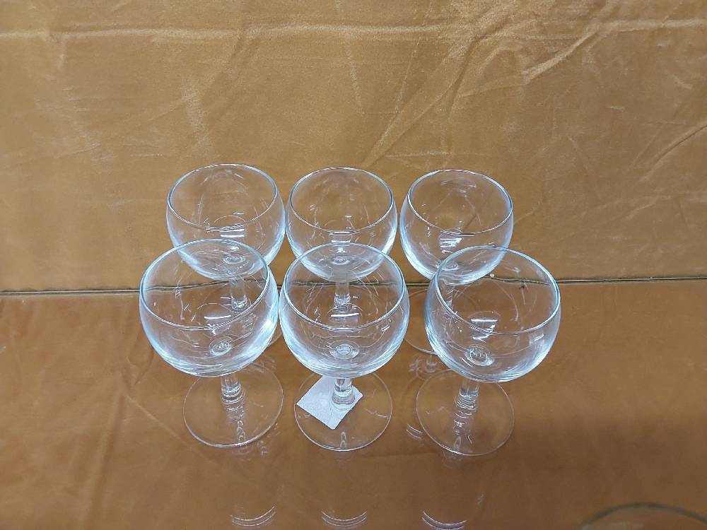 LOT DE 6 VERRES A VIN 