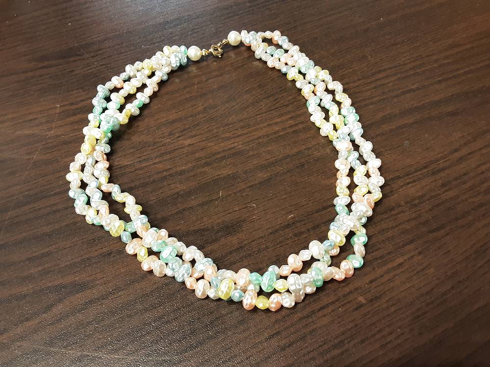 COLLIER PERLES FANTAISIES MULTICOLORES