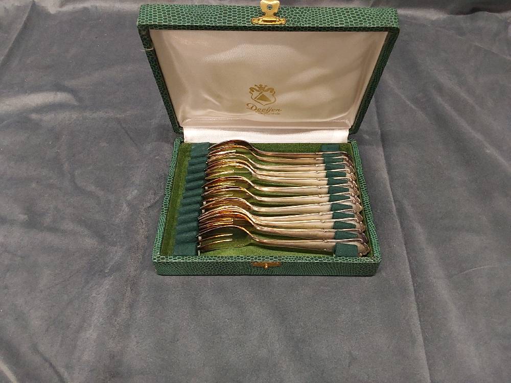 LOT DE 12 FOURCHETTES À DESSERT DEETJEN M.A