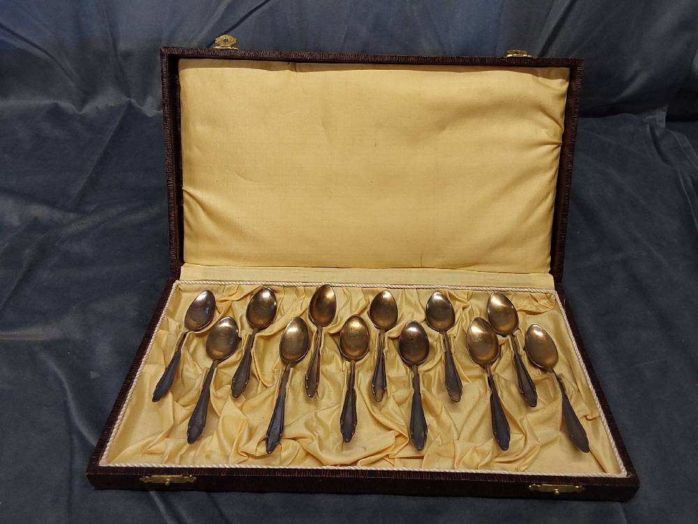 LOT DE 12 PETITES CUILLÈRES M.A 