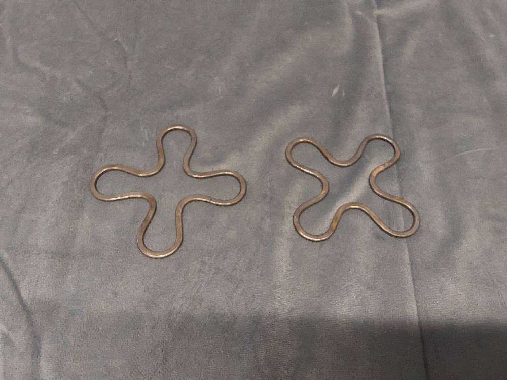 LOT DE 2 SOUS BOUTEILLE EN M..A CHRISTOFLE