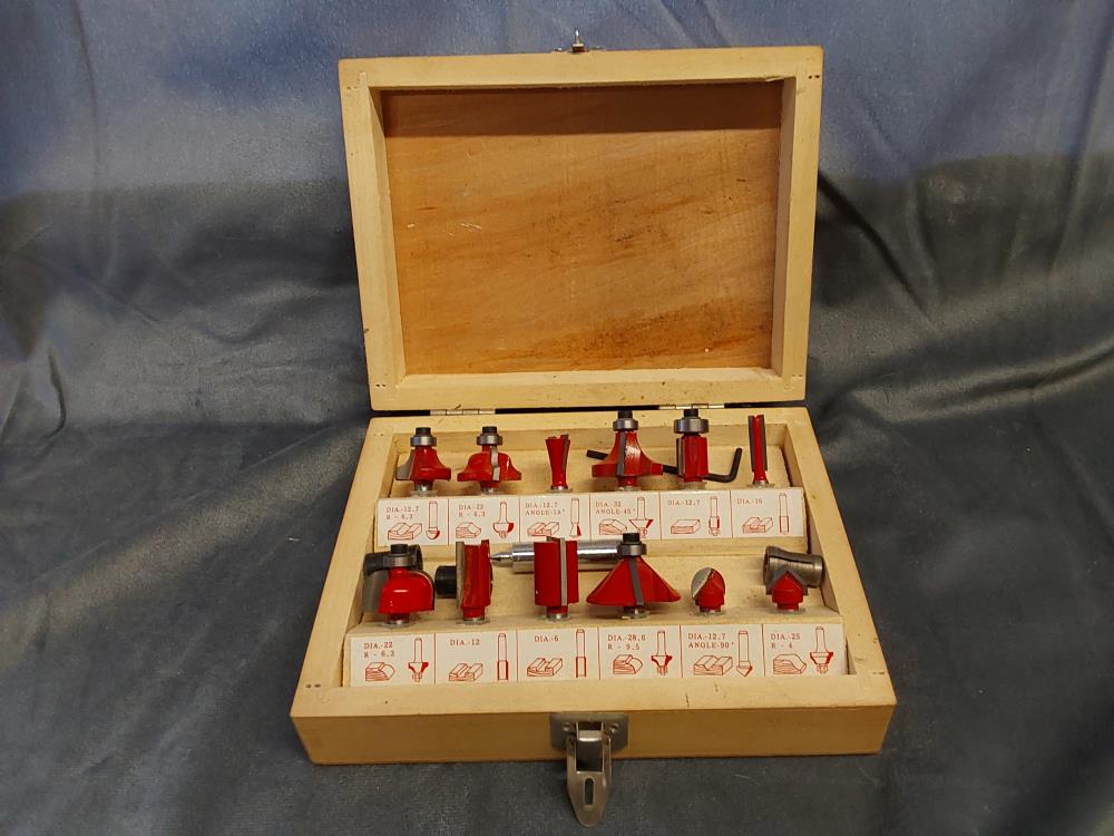 COFFRET  OUTILS 12 FRAISES