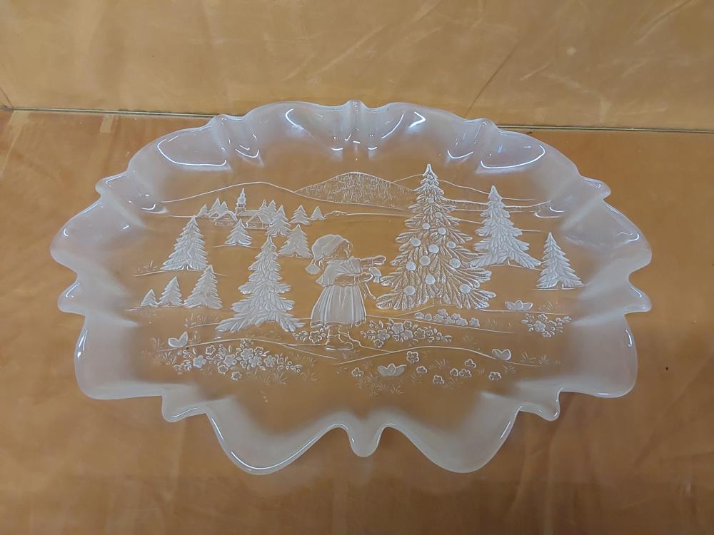 PLAT GM OVALE MOTF NOEL VERRE OPAQUE