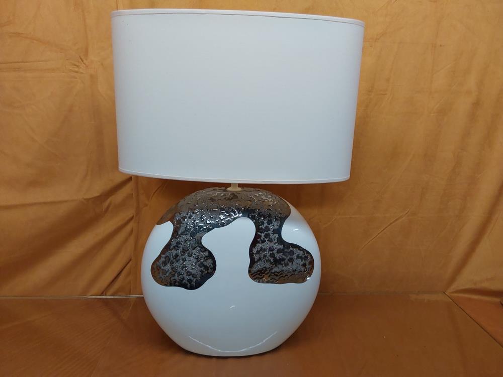 LAMPE GM GRISE ET BLANCHE ABAT JOUR BLANC