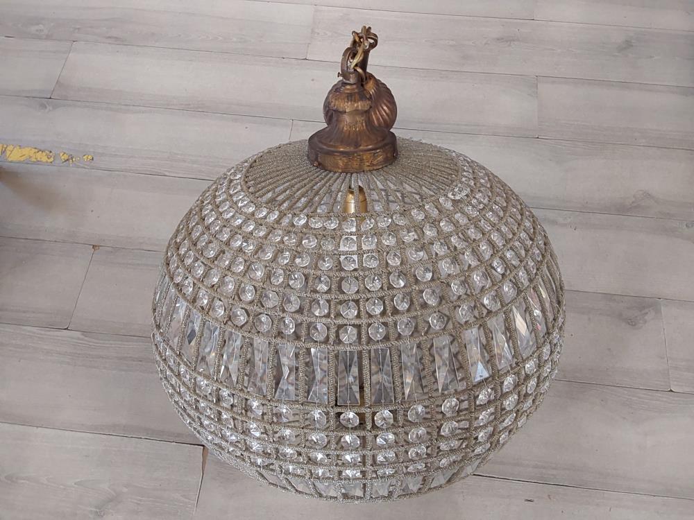 LUSTRE BOULE EN CRISTAL AJOURÉ STYLE BAROQUE