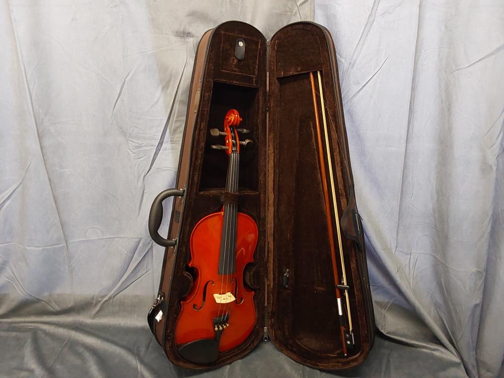 VIOLON 4/4  ET ARCHET DANS SA HOUSSE 